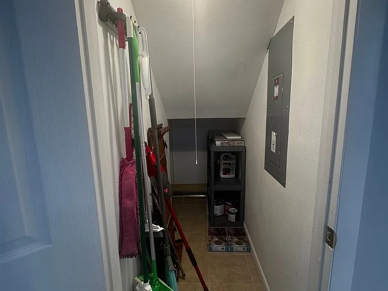 1696 S Park Ave — Photo 9