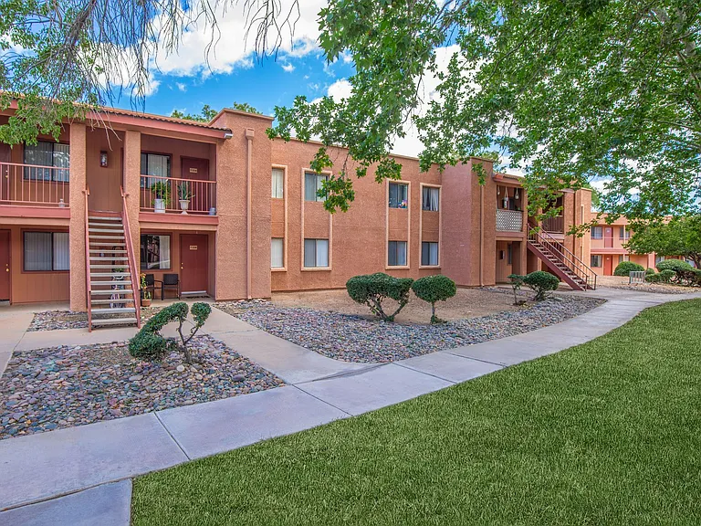 Garden Plaza Apartments — Photo 11
