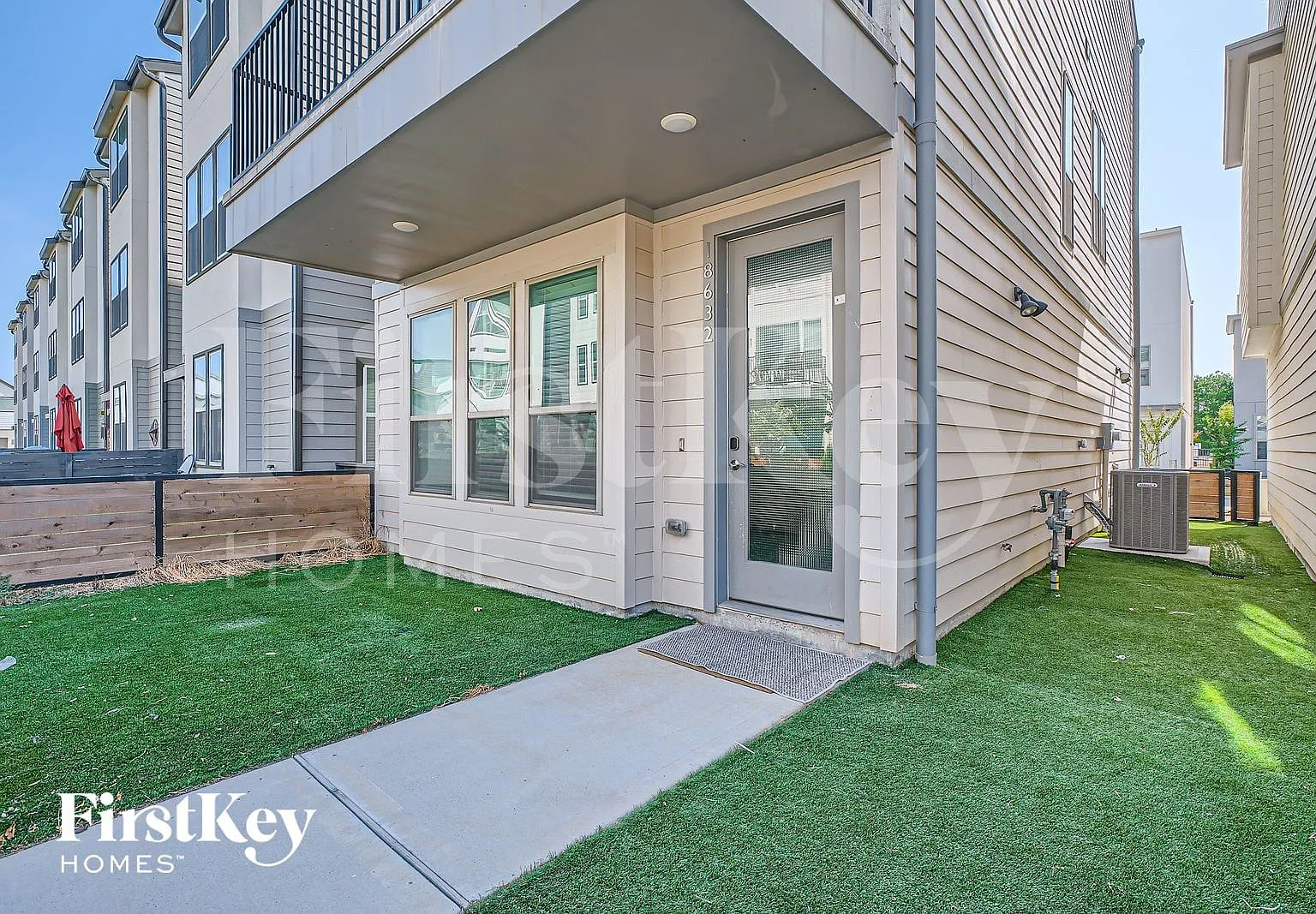 3 bed, 3.0 bath, 2013 sqft, $3,120 — Photo 3