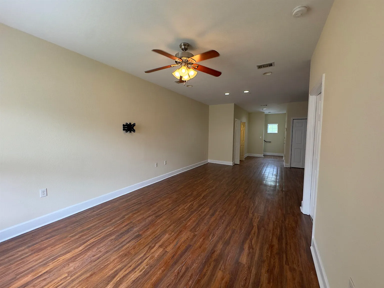 4 bed, 5190 sqft, $1,800 — Photo 4
