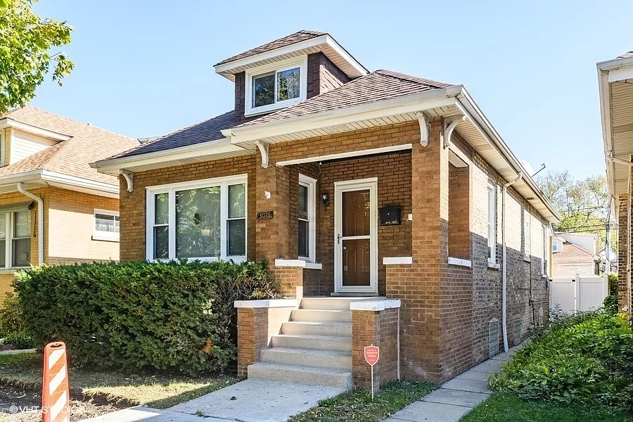 3015 N Kostner Ave photo 1