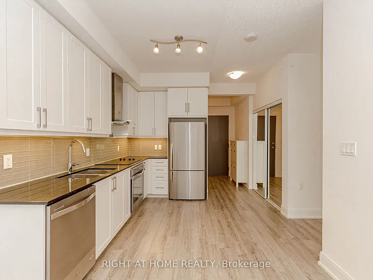 9608 Yonge St #1603 — Photo 13