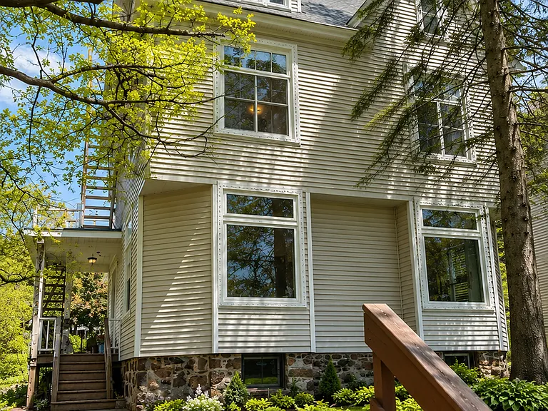 2125 E Superior St — Photo 17