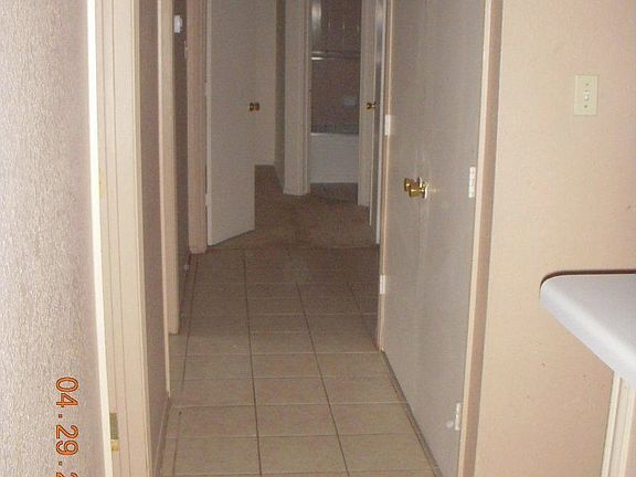 3rd image of 927 Fairbanks Cir
