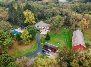 S49W34011 Moraine Hills Dr, Dousman, WI 53118