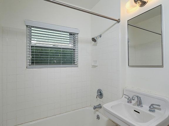 3rd image of 401 W Sierra Madre Blvd #2
