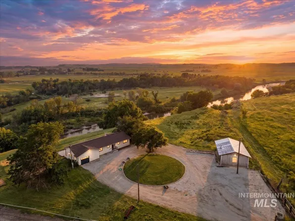 8989 Hillview Rd, Emmett, ID 83617