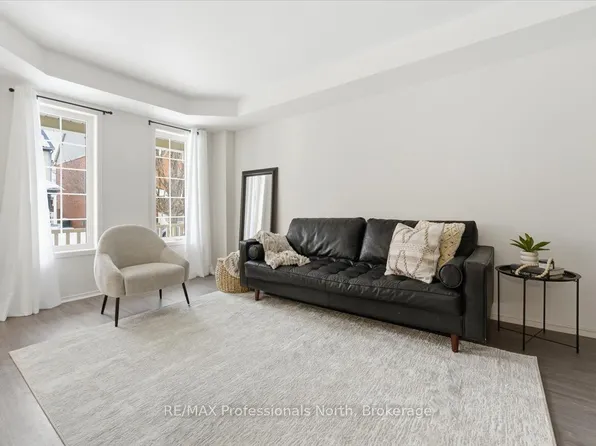 98 Roxton Rd, Oakville, ON L6H 6V4