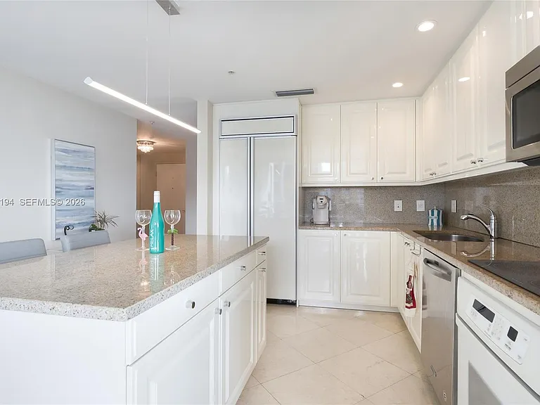 3400 SW 27th Ave #1003 — Photo 5