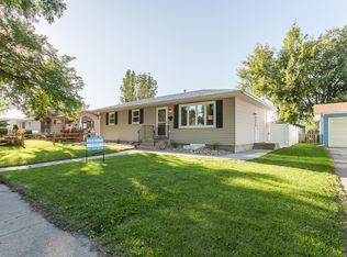 1520 10th Ave N, Grand Forks, ND 58203