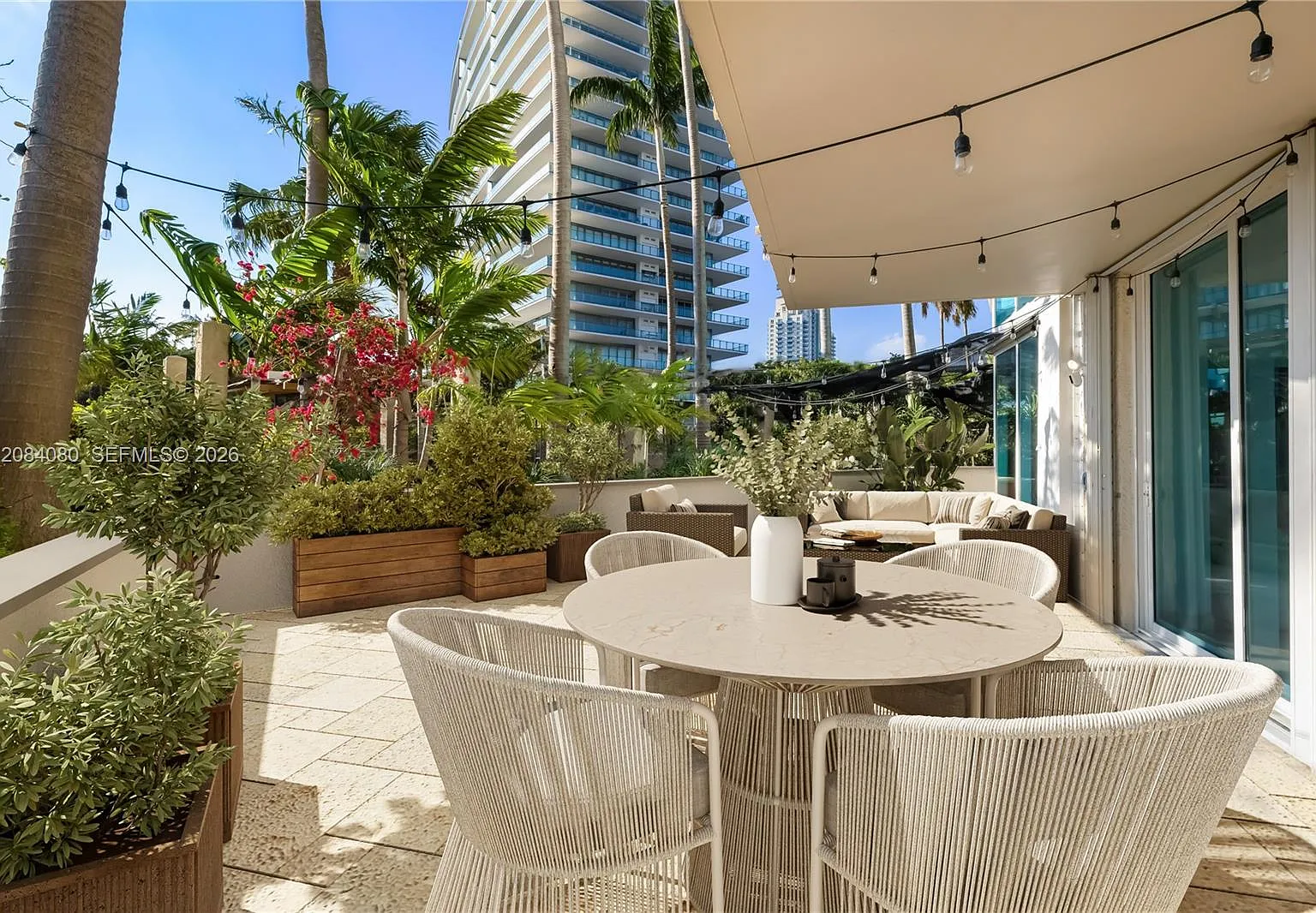 Portofino Tower Condo — Photo 4