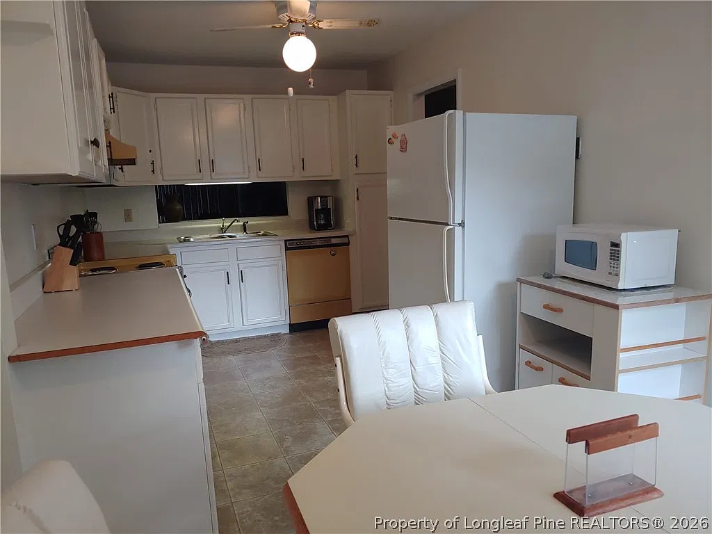 2 bed, 2.5 bath, 1560 sqft, $1,400 — Photo 2