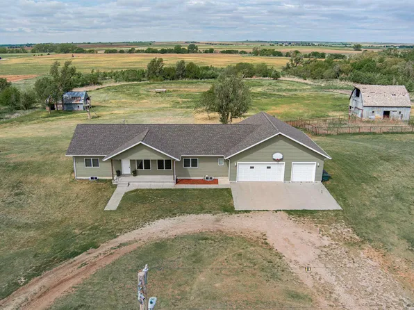 1219 NE 40th Ave, Hoisington, KS 67544