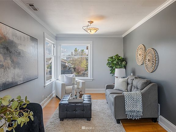 2nd image of 2123 Hoyt Ave Unit A