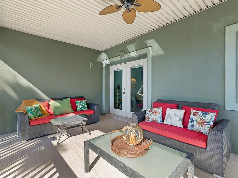 124 E Acapulco St #B — Photo 7