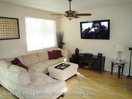 3rd image of 27923 Crown Court Cir