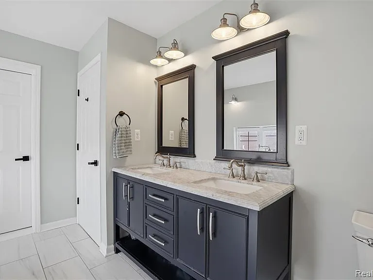 2299 Kingston St — Photo 20