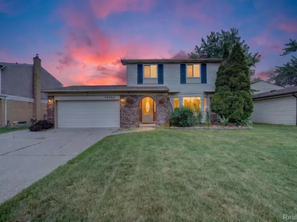 39062 Hyland Dr, Sterling Heights, MI 48310