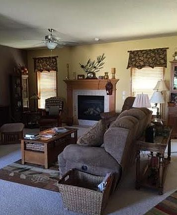 2nd image of 325 NW Driftwood Dr