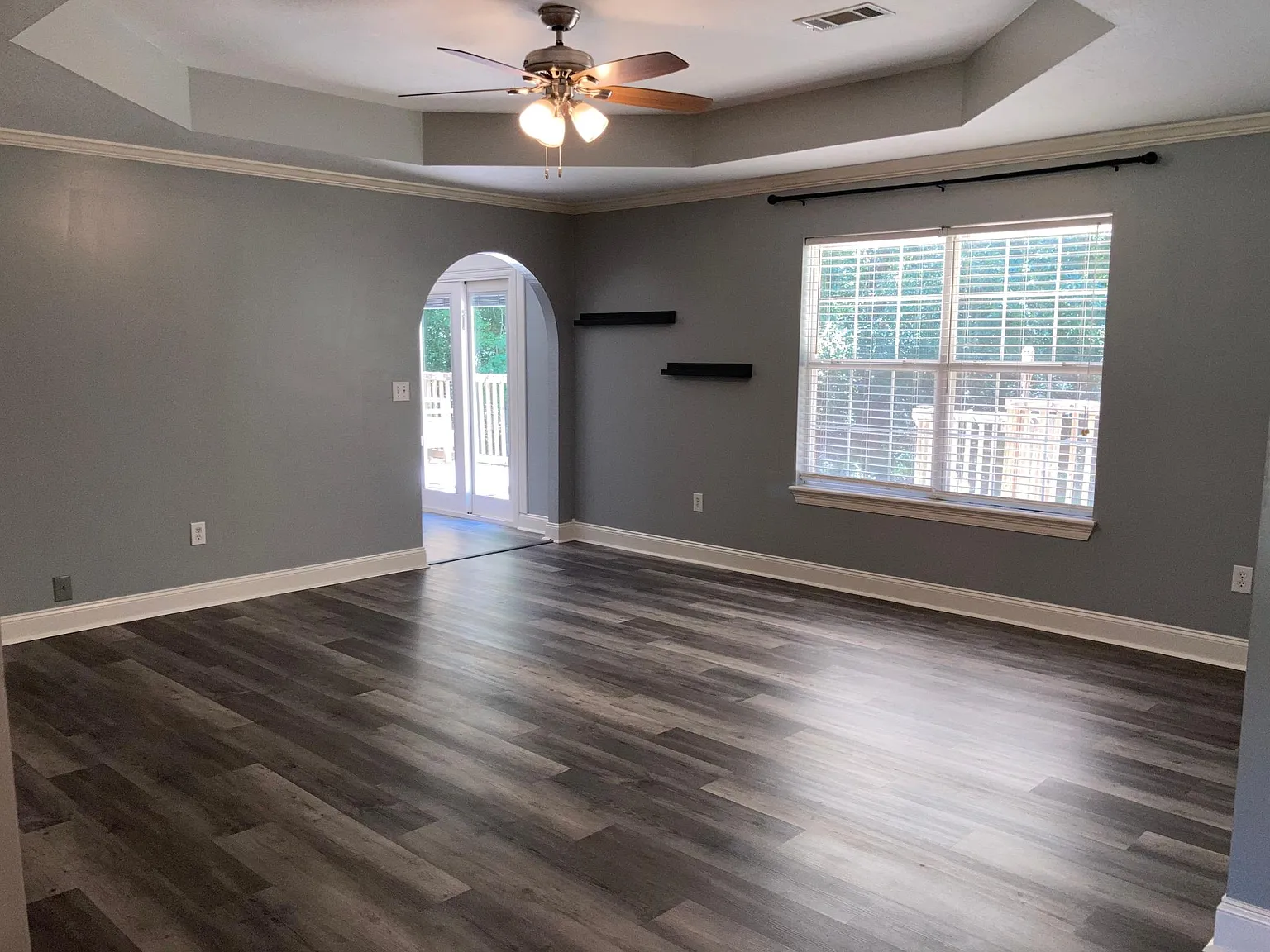 135 1/2 Beechwood Dr — Photo 1