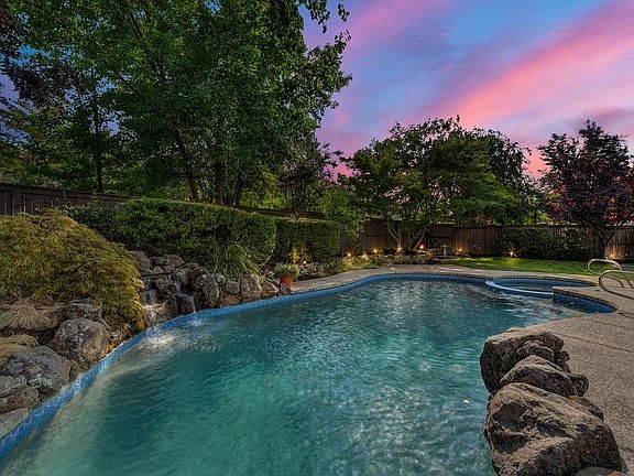 3rd image of 4826 Dalewood Dr
