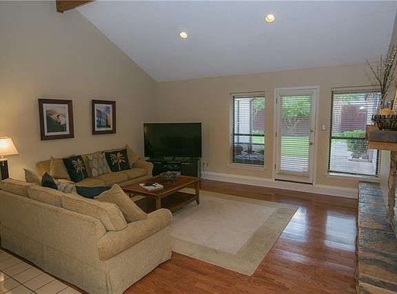 5th image of 4312 Country Brook Dr