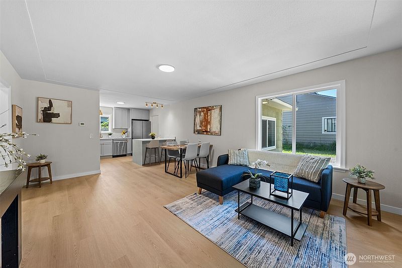 4th image of 916 Bowker Street SE