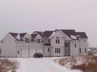 6441 Bartz Rd, Lockport, NY 14094