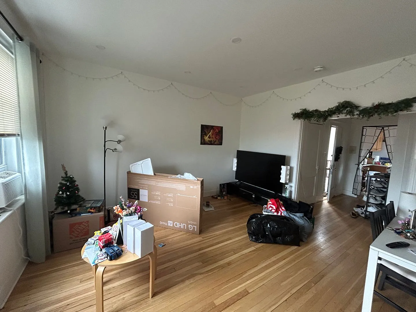 Brighton 2 Bed Heat & Hot Water Included No Broker Fee — Photo 2