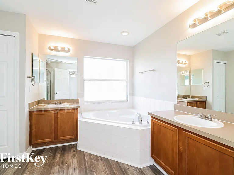 984 Alsace Dr — Photo 10