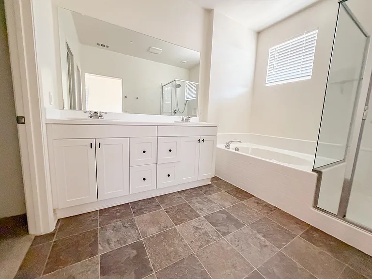 30422 Town Square Dr — Photo 39