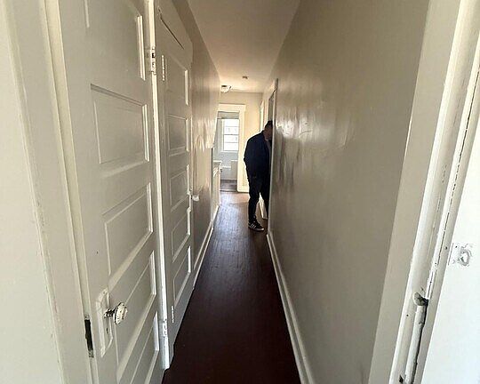 3rd image of 220 Rockwood Ave