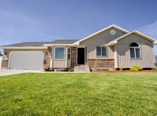 4980 S Chimney Rock Dr, Ammon, ID 83406