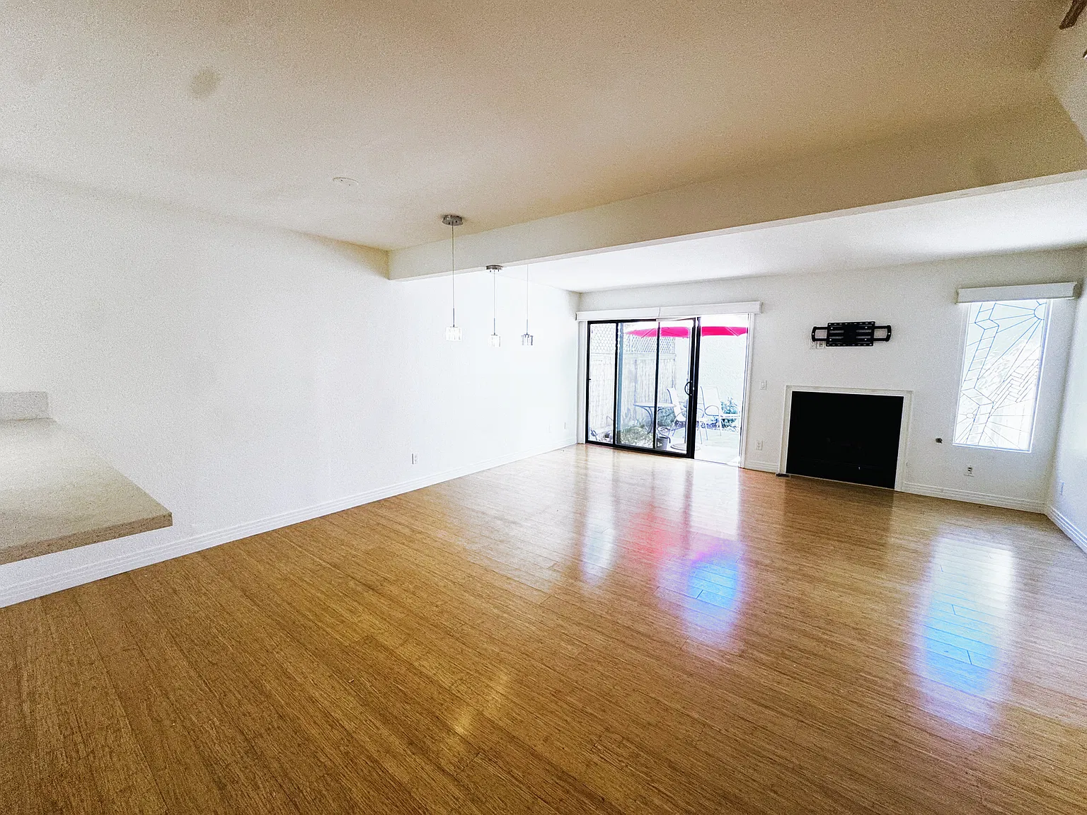 2 bed, 2.5 bath, 1292 sqft, $3,800 — Photo 2