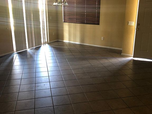 5th image of 25830 Iris Ave