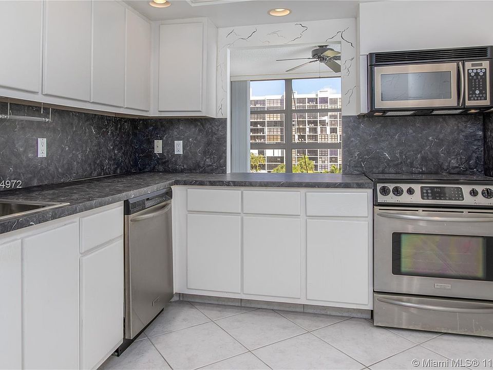 1st image of 400 Leslie Dr APT 519