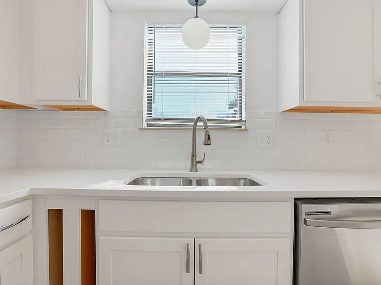 1747 Hightower Dr — Photo 10