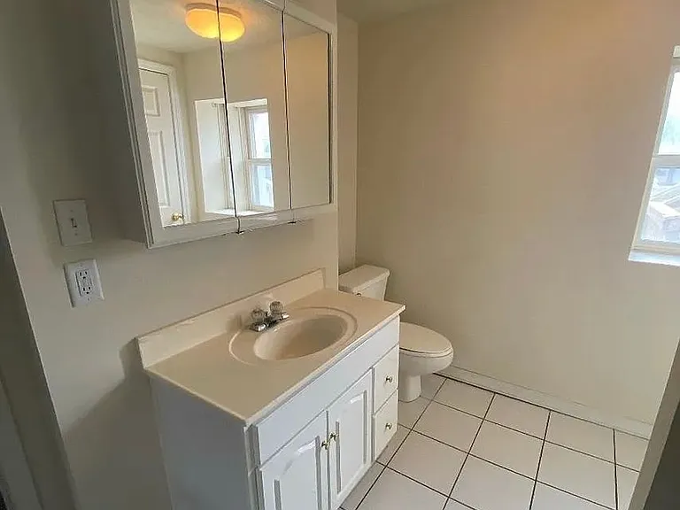 1101 Bancroft St — Photo 3