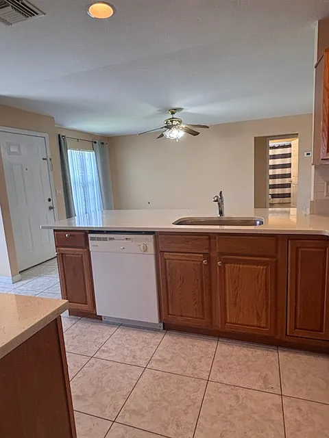 3 bed, 1072 sqft, $1,600 — Photo 3