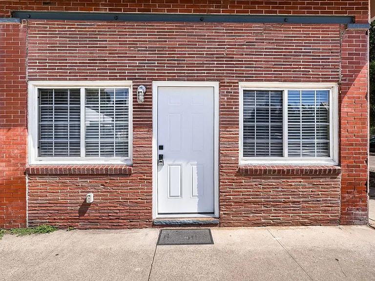 Utica Duplex — Photo 2