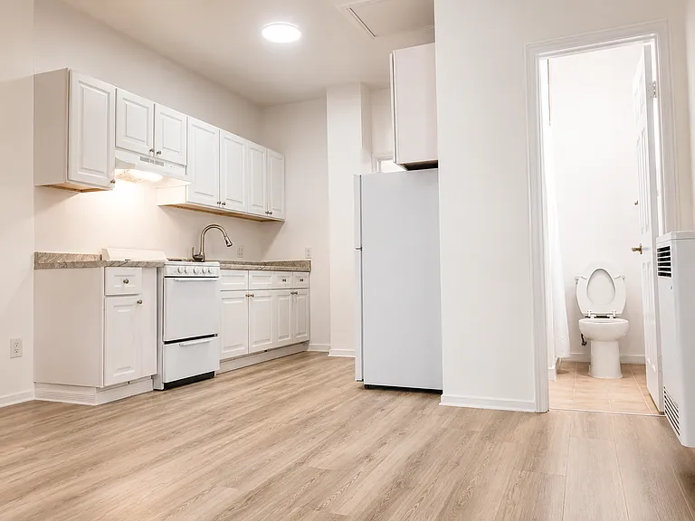 1463 S Sherbourne Dr #B — Photo 3