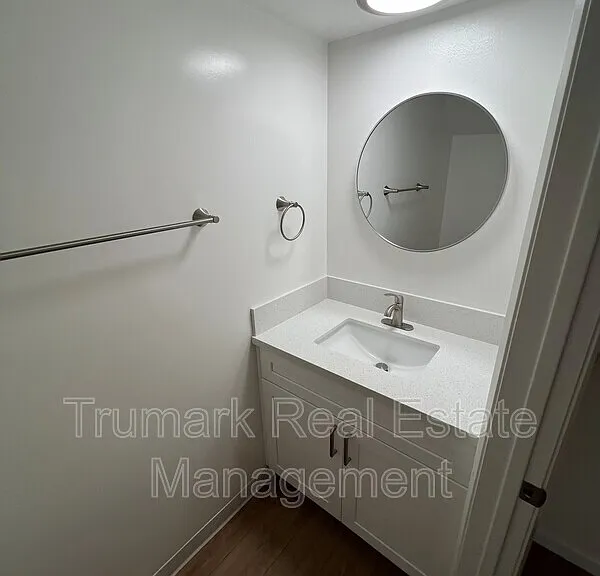 2713 Montrose Ave #4 — Photo 16