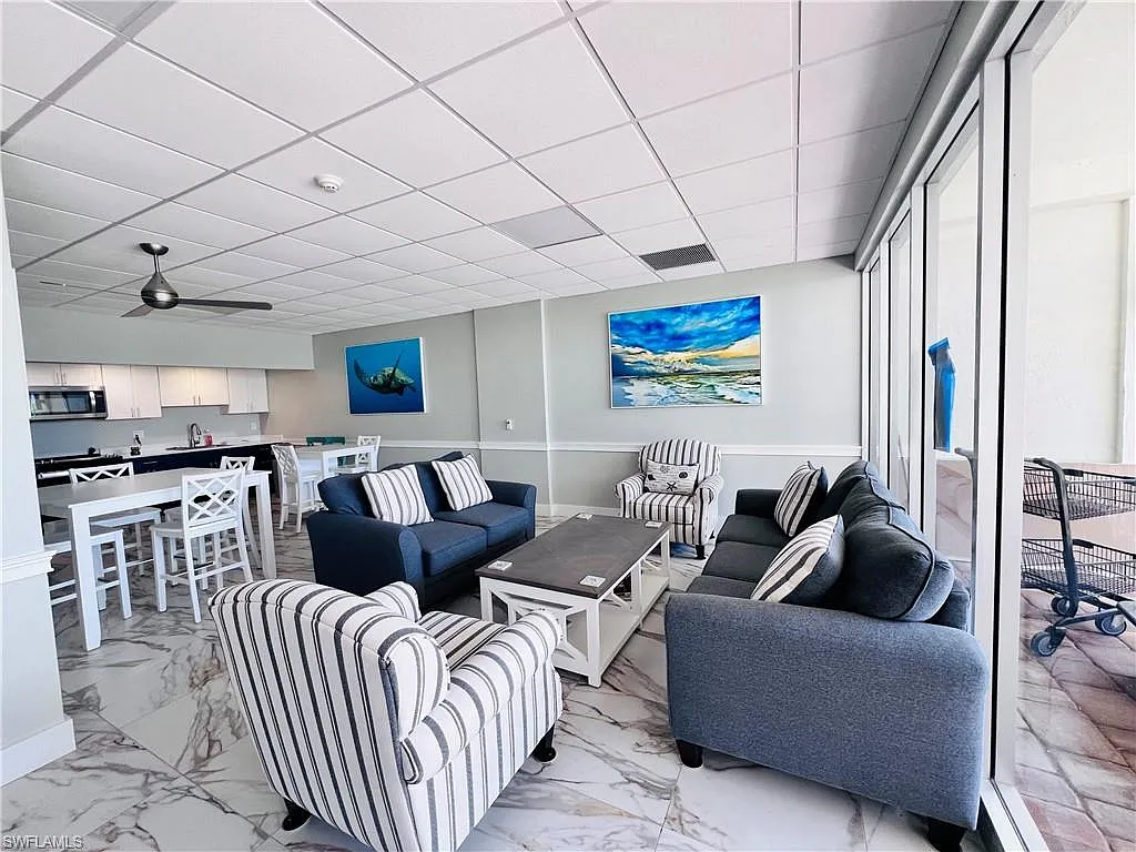 2 bed, 2.0 bath, 1068 sqft, $5,500 — Photo 4