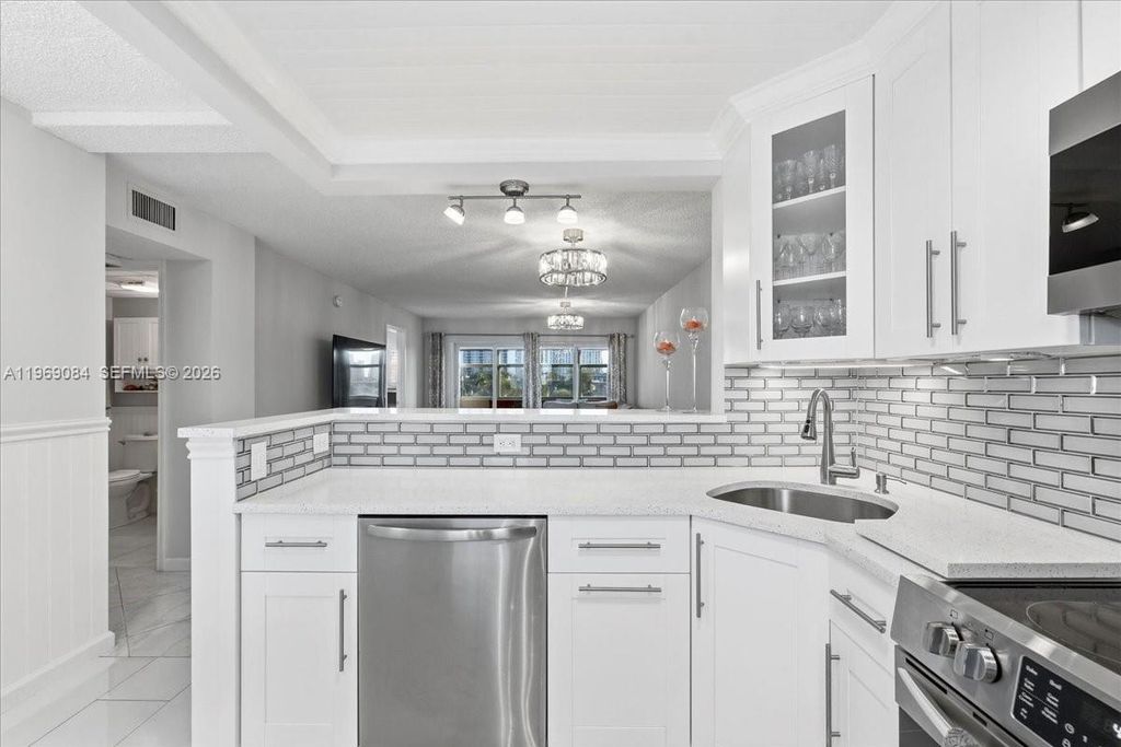 Apartment in Pompano Beach - View 3