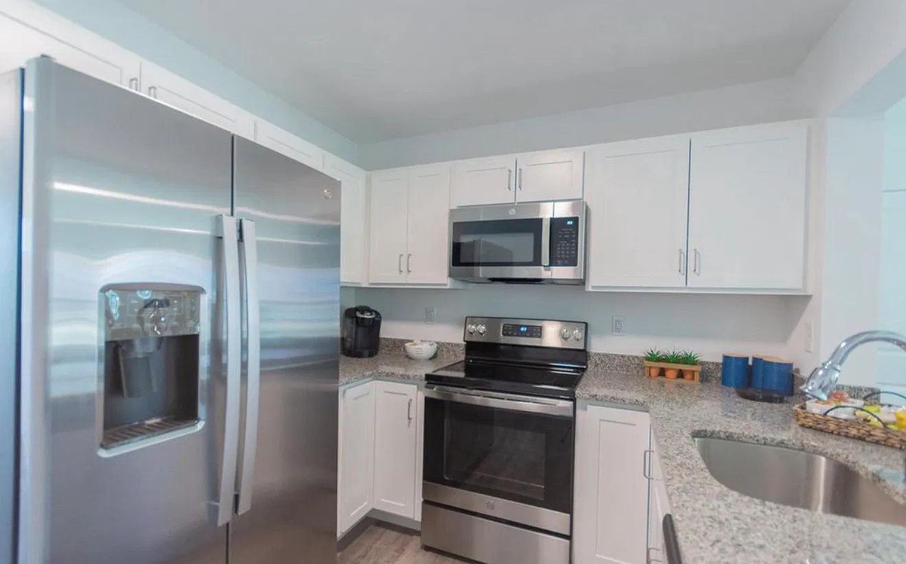 3 bed, 1296 sqft, $1,900 — Photo 2