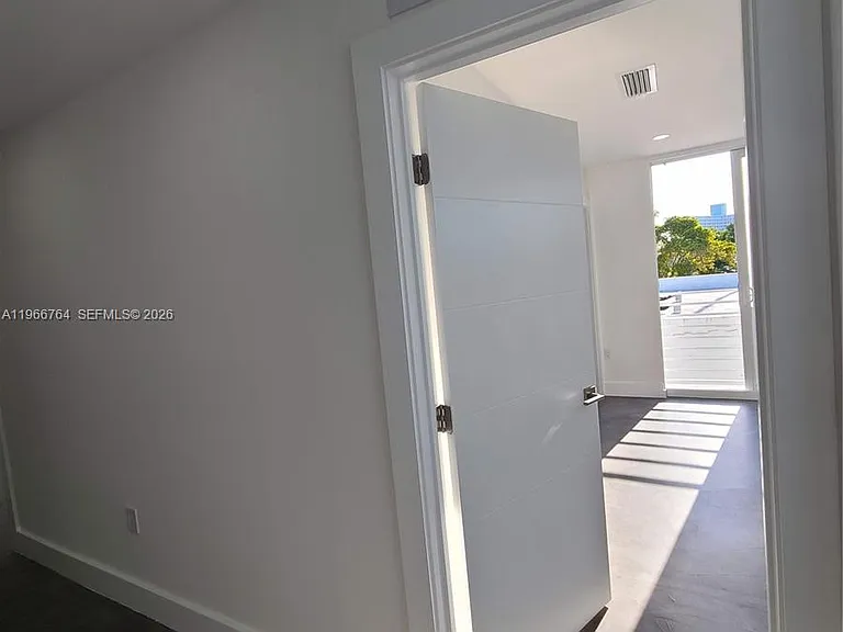 825 Michigan Ave #7 — Photo 15