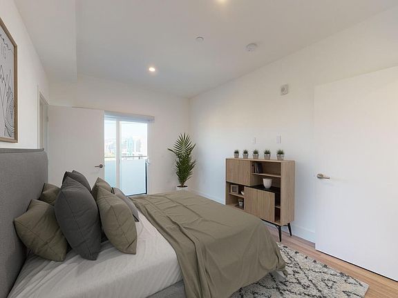 3rd image of 519 N Gramercy Pl