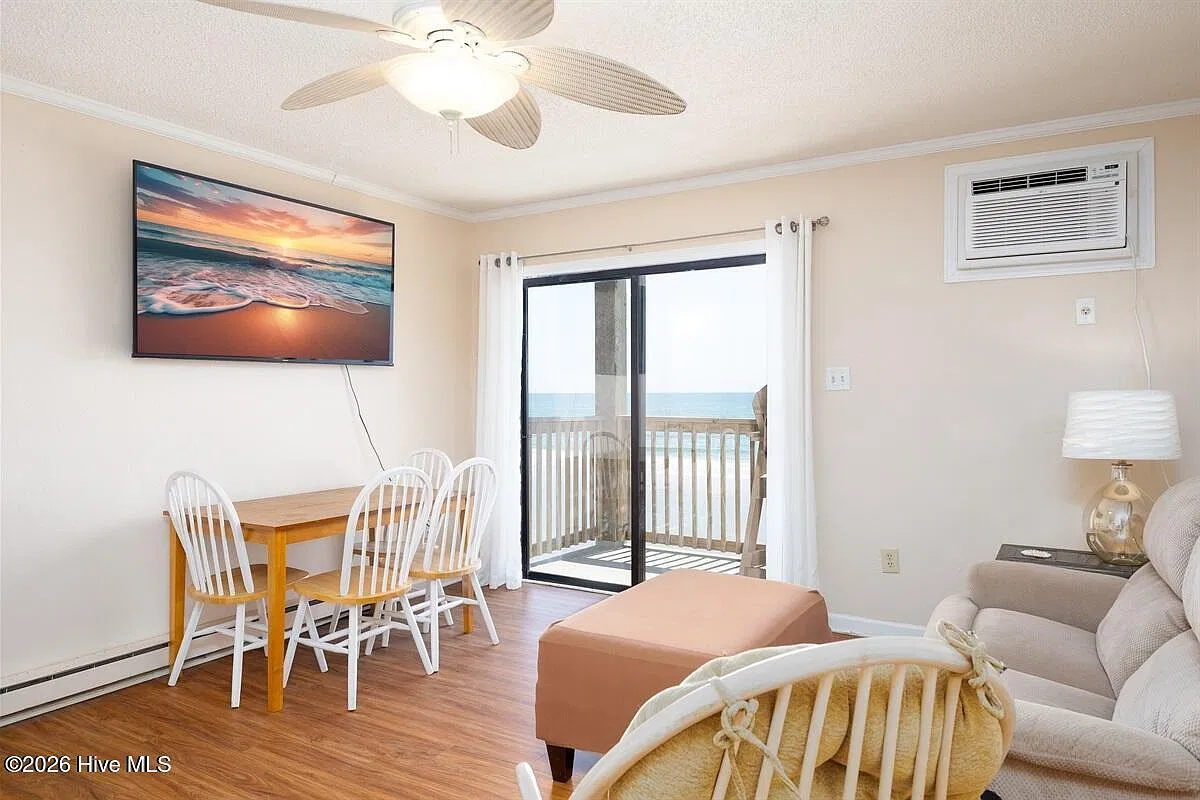 1 bed, 1.0 bath, $1,350 — Photo 1