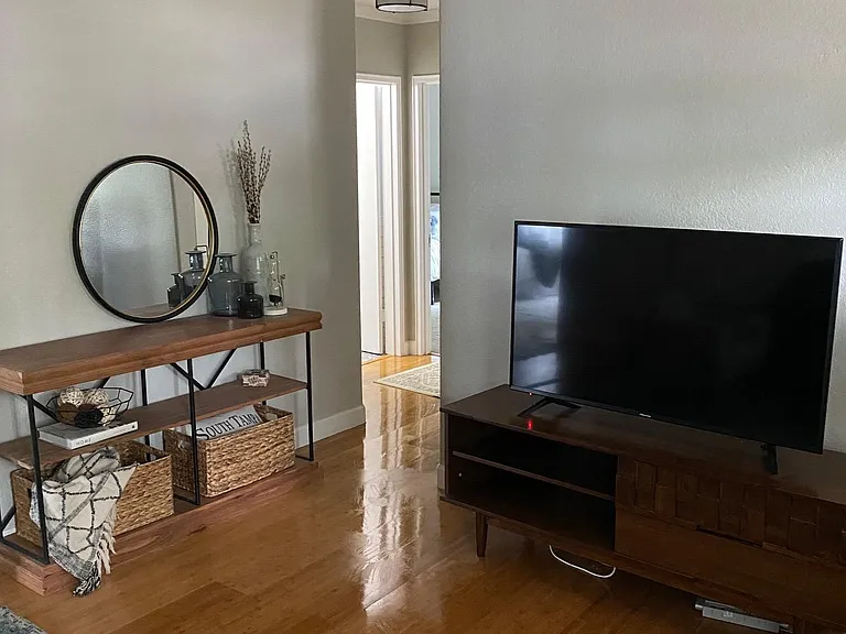 3911 W Bay Court Ave — Photo 3