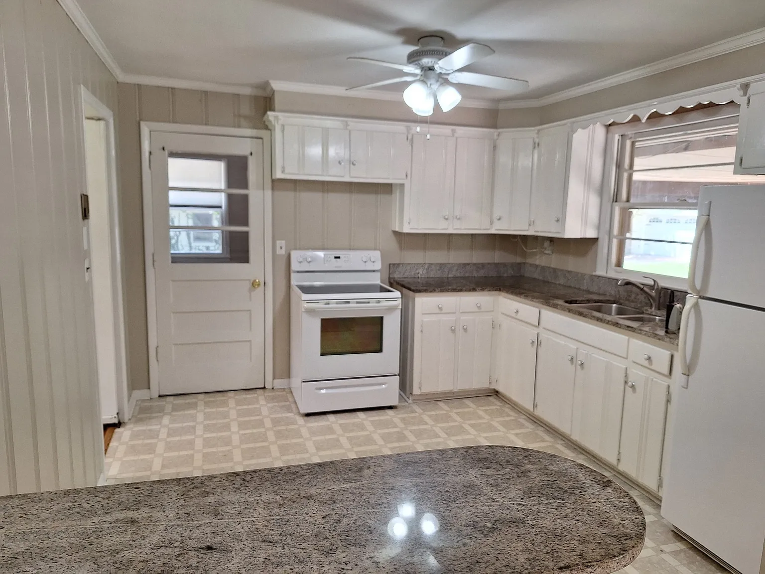 3 bed, 1.5 bath, 1592 sqft, $1,995 — Photo 4